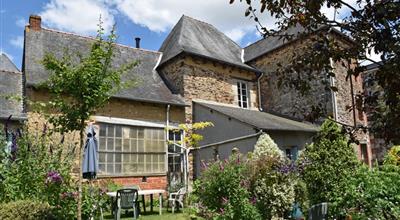 SAINT MEEN LE GRAND centre ville maison en pierre jardin garage